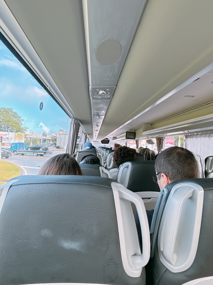 コインブラからのバス車内